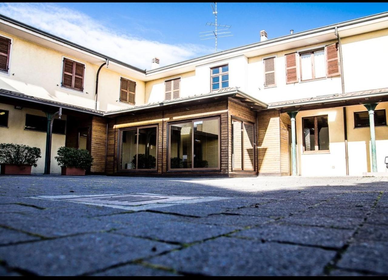Manfredi Ristorante Con Alloggio Romentino Kültér fotó